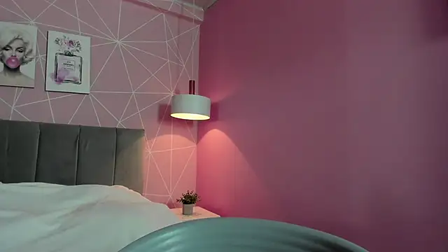 Snapshot of dolly_zoe chatting on March 19, 2025, 5:19 am dolly zoe online show from March 19, 2025, 5:19 am