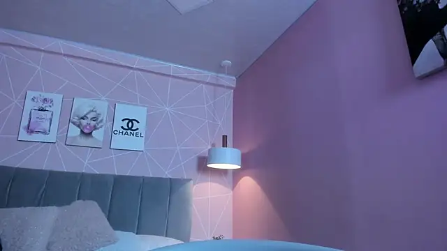 Snapshot of dolly_zoe chatting on September 19, 2025, 9:37 pm dolly zoe online show from September 19, 2025, 9:37 pm