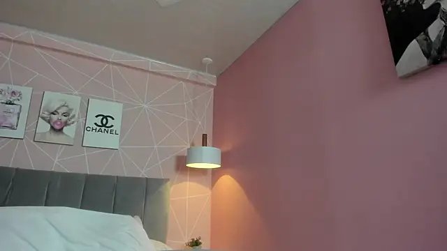 Snapshot of dolly_zoe chatting on October 3, 2025, 9:45 pm dolly zoe online show from October 3, 2025, 9:45 pm