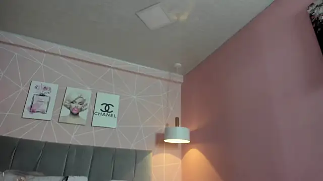 Snapshot of dolly_zoe chatting on October 10, 2025, 4:33 am dolly zoe online show from October 10, 2025, 4:33 am