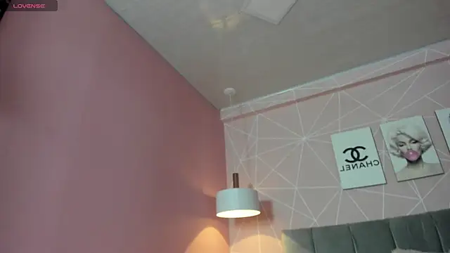 Snapshot of dolly_zoe chatting on October 11, 2025, 1:38 am dolly zoe online show from October 11, 2025, 1:38 am