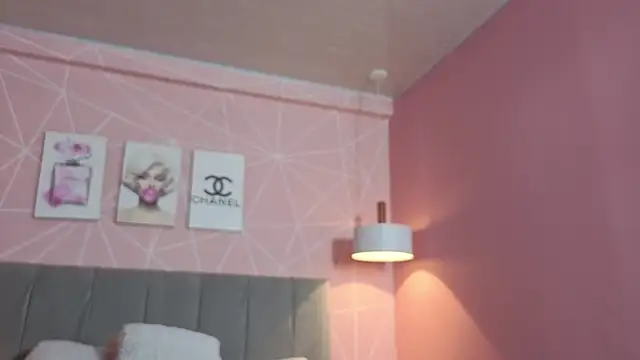 Snapshot of dolly_zoe chatting on October 15, 2025, 2:11 am dolly zoe online show from October 15, 2025, 2:11 am