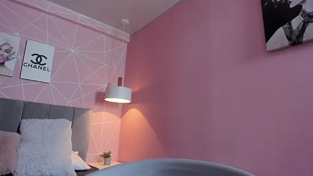 Snapshot of dolly_zoe chatting on October 17, 2025, 11:51 pm dolly zoe online show from October 17, 2025, 11:51 pm