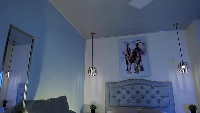 ayshel   online show from October 28, 2025, 8:44 pm