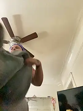 Snapshot of xocrybaby chatting on November 18, 2025, 5:28 pm xocrybaby online show from November 18, 2025, 5:28 pm