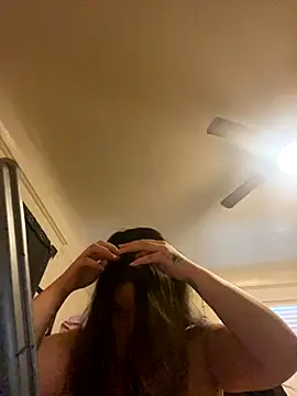 Snapshot of xocrybaby chatting on November 24, 2025, 5:01 pm xocrybaby online show from November 24, 2025, 5:01 pm