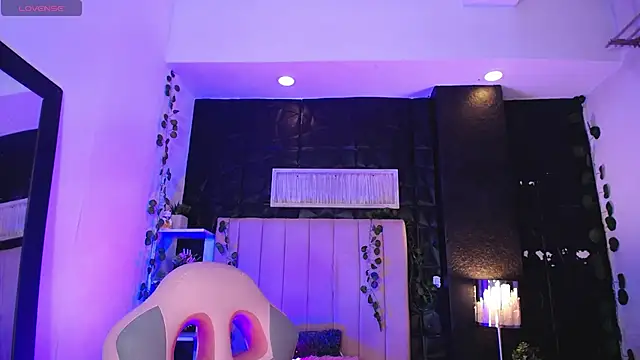 Snapshot of helen_bunnnyx chatting on February 13, 2025, 8:48 am helen bunnnyx online show from February 13, 2025, 8:48 am