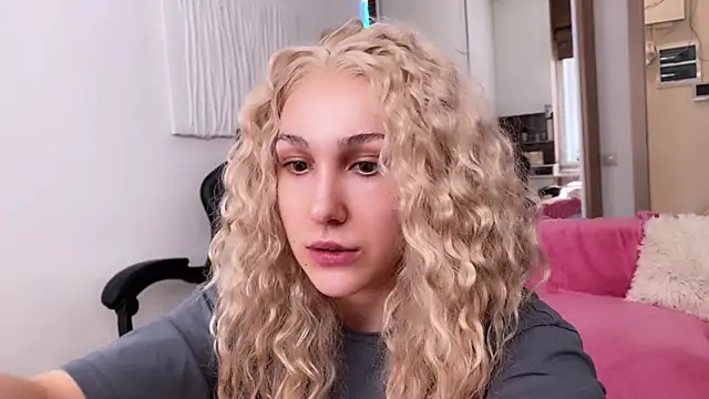 CarolMay online show from June 14, 2026, 5:31 am