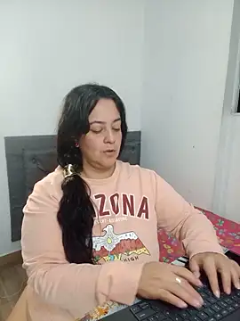 lucia vonne  online show from June 11, 2026, 1:05 am