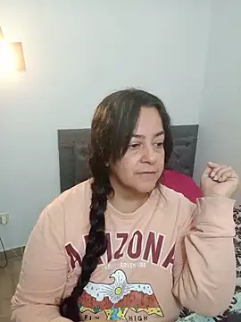 lucia vonne  online show from June 13, 2026, 5:44 pm