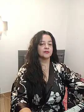 lucia vonne  online show from June 15, 2026, 12:02 am
