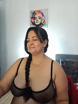 lucia vonne  online show from June 28, 2026, 9:32 pm