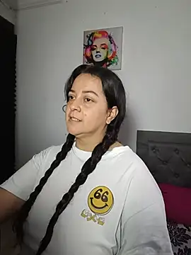 lucia vonne  online show from August 2, 2026, 8:18 pm