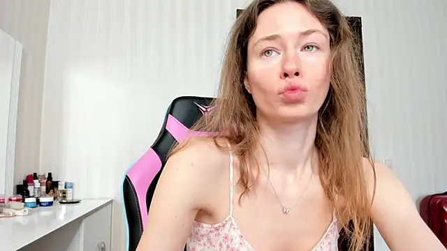 ooksiiii online show from April 11, 2026, 11:47 am