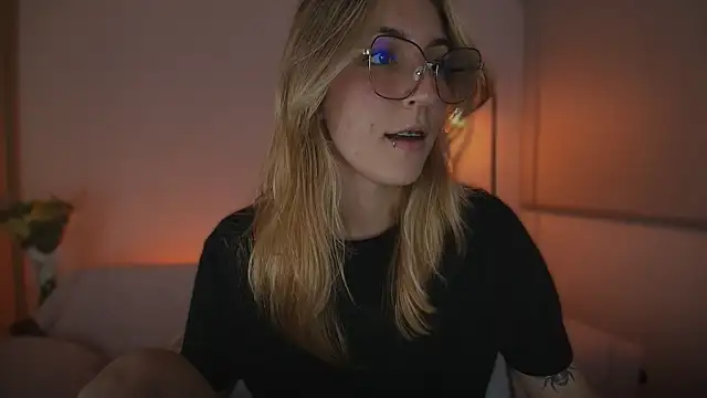 Snapshot of Dakotaa_ chatting on September 21, 2025, 4:14 am Dakotaa online show from September 21, 2025, 4:14 am