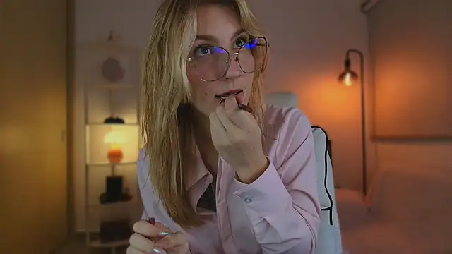 Snapshot of Dakotaa_ chatting on October 20, 2025, 5:30 am Dakotaa online show from October 20, 2025, 5:30 am