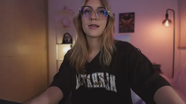 Snapshot of Dakotaa_ chatting on November 22, 2025, 4:00 am Dakotaa online show from November 22, 2025, 4:00 am