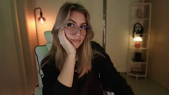 Snapshot of Dakotaa_ chatting on December 1, 2025, 4:06 am Dakotaa online show from December 1, 2025, 4:06 am