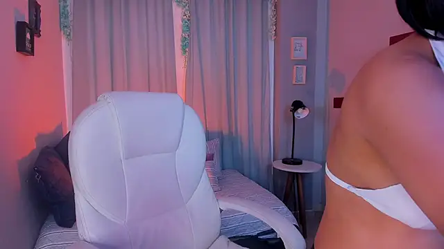 CoralineRicce  online show from February 14, 2025, 4:58 am