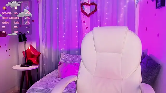 CoralineRicce  online show from March 7, 2025, 8:13 am