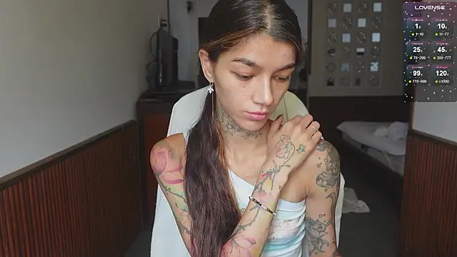 vinkitinkii online show from February 8, 2026, 6:50 am