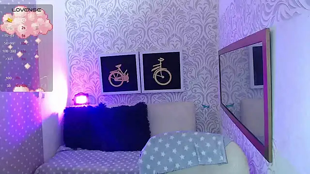 lili hott63 online show from December 3, 2024, 7:44 pm