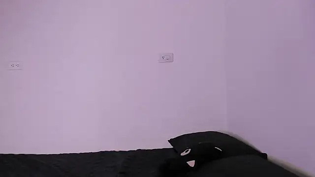 yungelitamor  online show from December 17, 2024, 11:39 am
