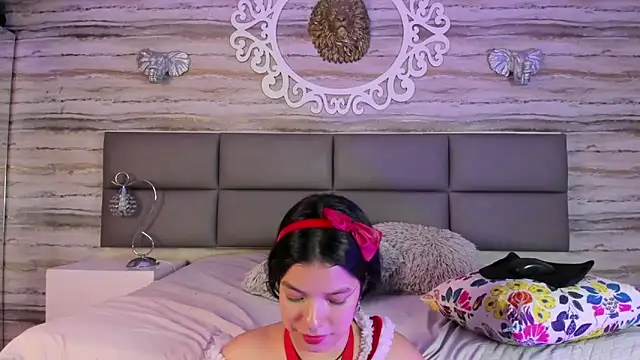 yungelitamor  online show from December 25, 2024, 10:06 am