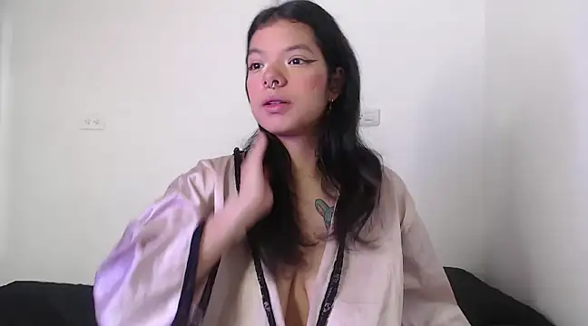 yungelitamor  online show from January 8, 2025, 5:05 am