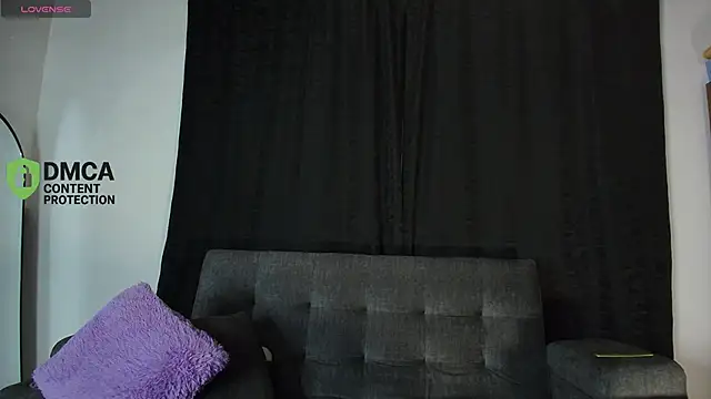 yungelitamor  online show from May 7, 2026, 5:02 am