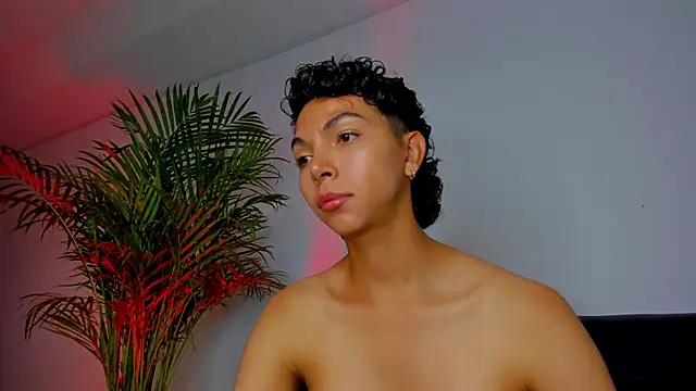 xhenisa  online show from November 20, 2025, 8:52 pm