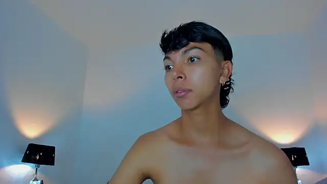 Snapshot of xhenisa_ chatting on March 24, 2026, 8:25 pm xhenisa online show from March 24, 2026, 8:25 pm