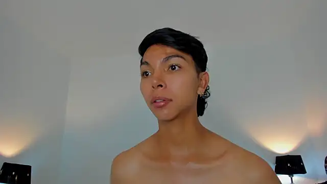 Snapshot of xhenisa_ chatting on April 3, 2026, 8:40 pm xhenisa online show from April 3, 2026, 8:40 pm
