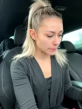 Snapshot of petrouchkaaa_ chatting on December 3, 2024, 10:39 am petrouchkaaa online show from December 3, 2024, 10:39 am