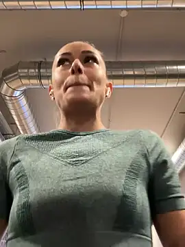 Snapshot of petrouchkaaa_ chatting on January 17, 2025, 9:49 am petrouchkaaa online show from January 17, 2025, 9:49 am