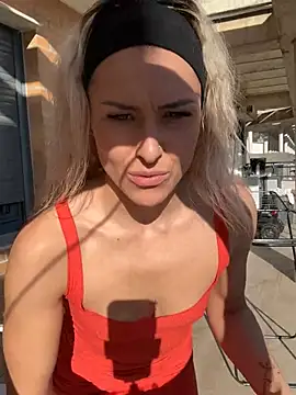 Snapshot of petrouchkaaa_ chatting on January 24, 2025, 9:39 am petrouchkaaa online show from January 24, 2025, 9:39 am