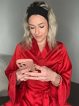 Snapshot of petrouchkaaa_ chatting on January 24, 2025, 9:15 pm petrouchkaaa online show from January 24, 2025, 9:15 pm