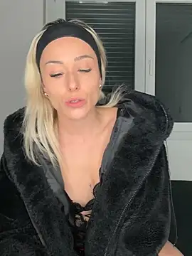 Snapshot of petrouchkaaa_ chatting on February 2, 2025, 9:02 pm petrouchkaaa online show from February 2, 2025, 9:02 pm