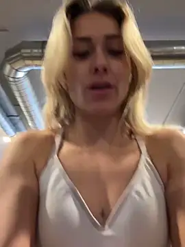 Snapshot of petrouchkaaa_ chatting on March 7, 2025, 9:18 am petrouchkaaa online show from March 7, 2025, 9:18 am