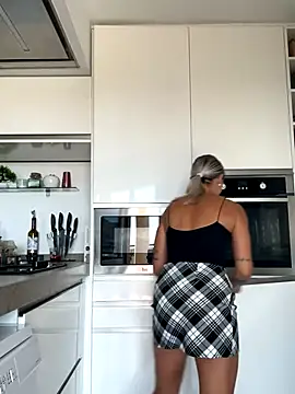 Snapshot of petrouchkaaa_ chatting on September 15, 2025, 8:14 am petrouchkaaa online show from September 15, 2025, 8:14 am