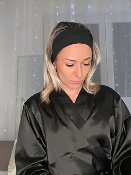 Snapshot of petrouchkaaa_ chatting on October 1, 2025, 8:15 pm petrouchkaaa online show from October 1, 2025, 8:15 pm