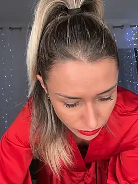 Snapshot of petrouchkaaa_ chatting on November 4, 2025, 9:25 pm petrouchkaaa online show from November 4, 2025, 9:25 pm