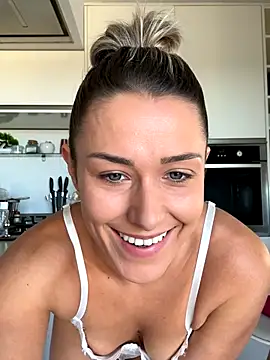 Snapshot of petrouchkaaa_ chatting on November 25, 2025, 8:58 am petrouchkaaa online show from November 25, 2025, 8:58 am