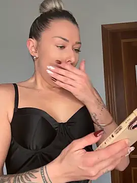 petrouchkaaa  online show from February 12, 2026, 9:04 am