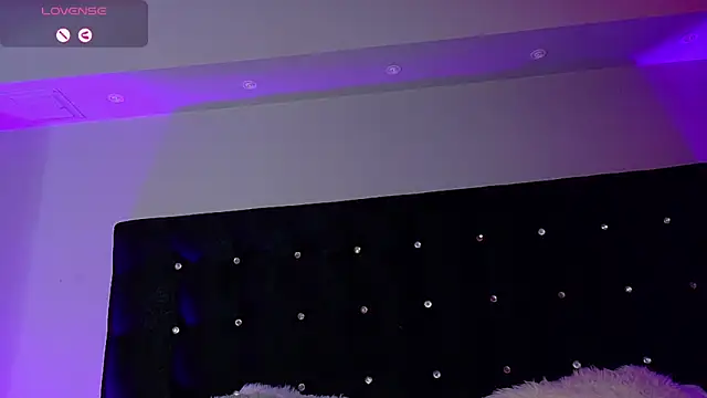 charlotteeruss online show from February 9, 2025, 9:17 pm