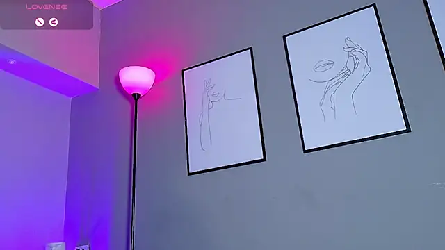 charlotteeruss online show from February 20, 2025, 8:58 pm