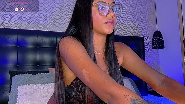 charlotteeruss online show from March 17, 2025, 9:23 pm