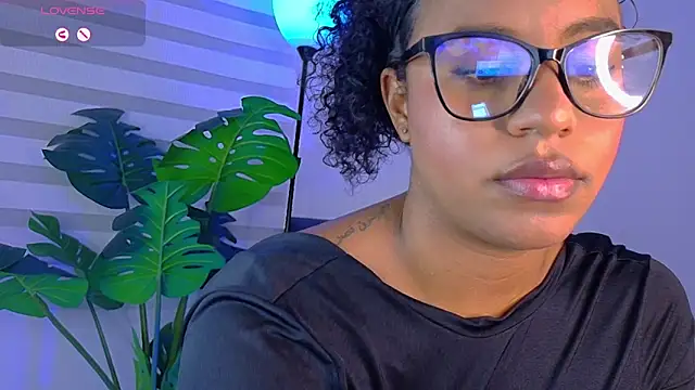 charlotteeruss online show from October 31, 2025, 4:35 am