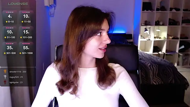 Snapshot of olivia_jeas chatting on March 6, 2025, 9:20 pm olivia jeas online show from March 6, 2025, 9:20 pm