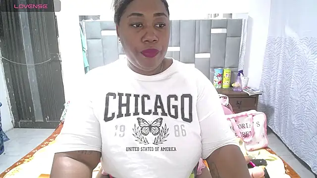 Snapshot of thickebonymilfF chatting on January 31, 2025, 4:25 am thickebonymilfF online show from January 31, 2025, 4:25 am